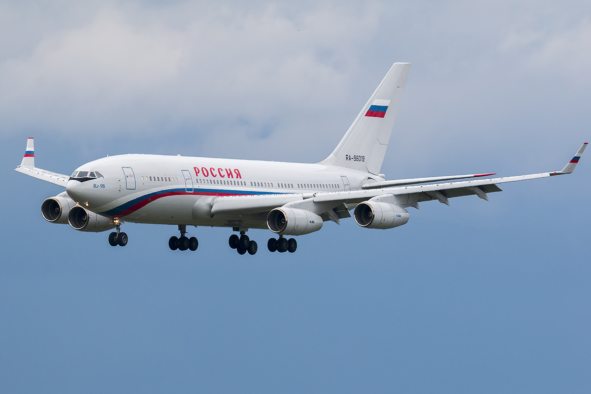 IL-96-300 RA-96019 (26951885383).jpg